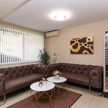 Family Hotel Madrid София Экстерьер фото