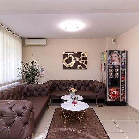 Family Hotel Madrid София Экстерьер фото