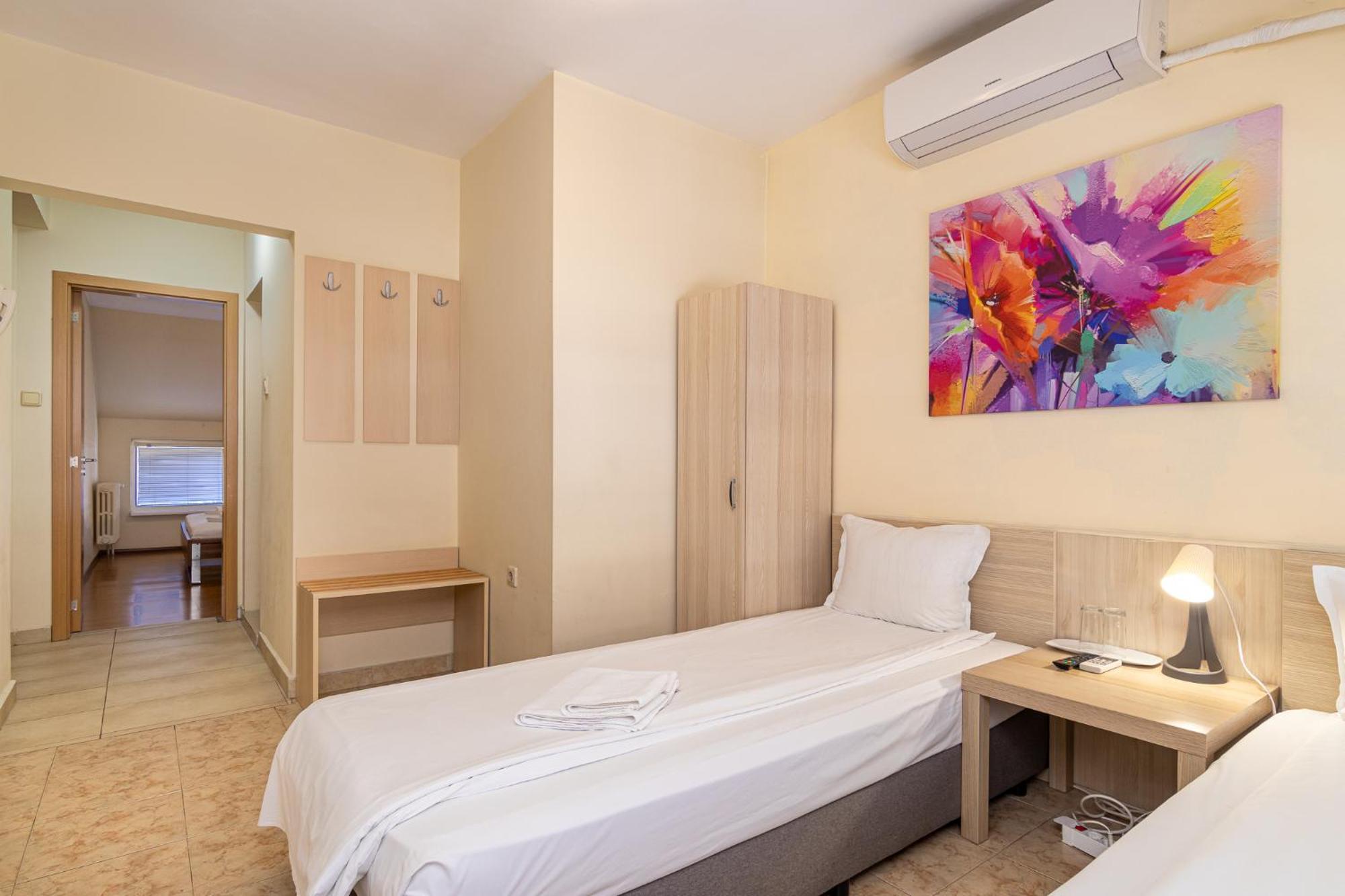 Family Hotel Madrid София Экстерьер фото