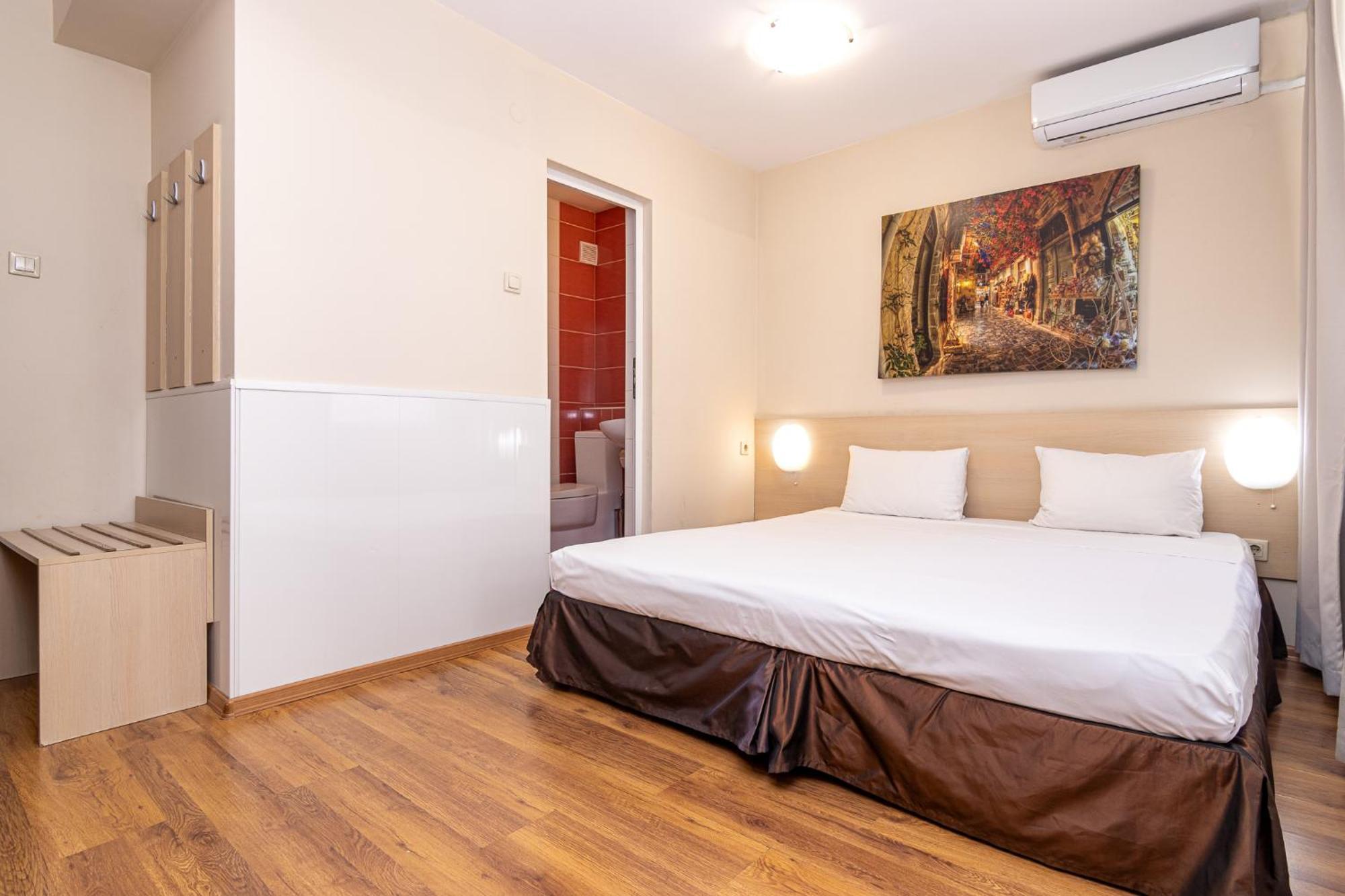 Family Hotel Madrid София Экстерьер фото
