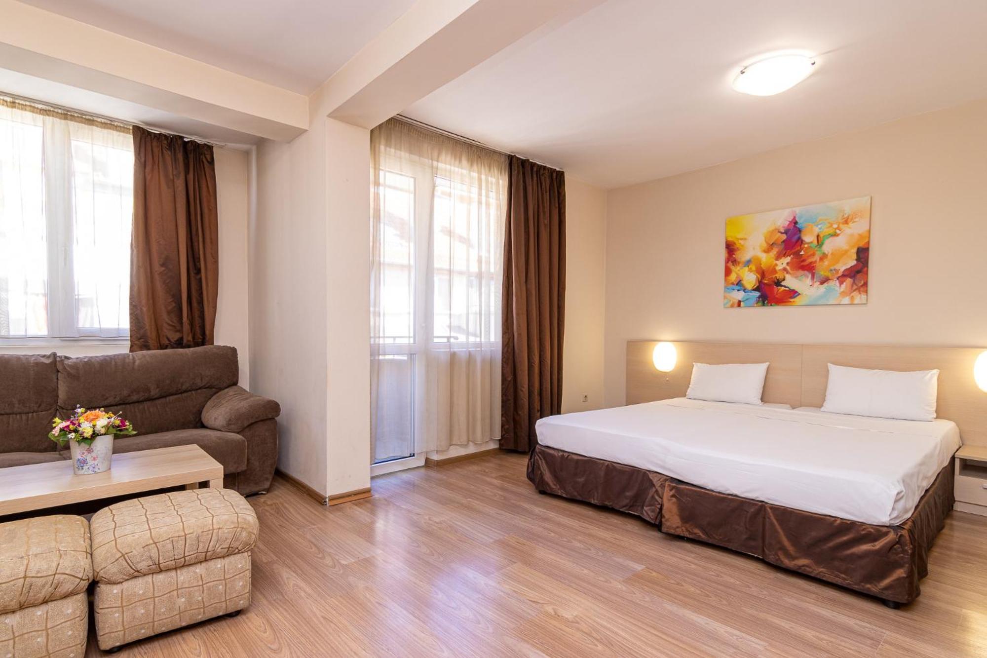 Family Hotel Madrid София Экстерьер фото