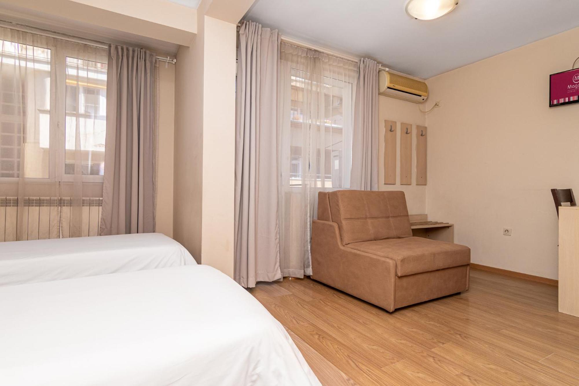 Family Hotel Madrid София Экстерьер фото
