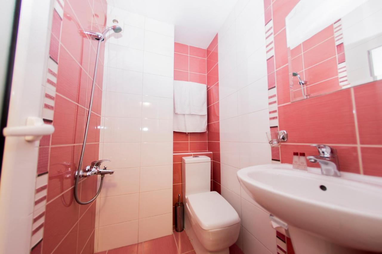Family Hotel Madrid София Экстерьер фото